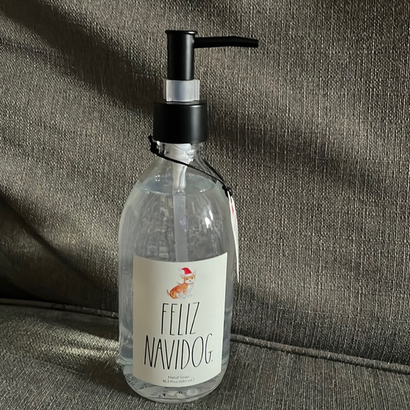 Rae Dunn Soap Feliz Navidog 16.2 Oz Sugar Cookie Soap - Picture 3 of 8